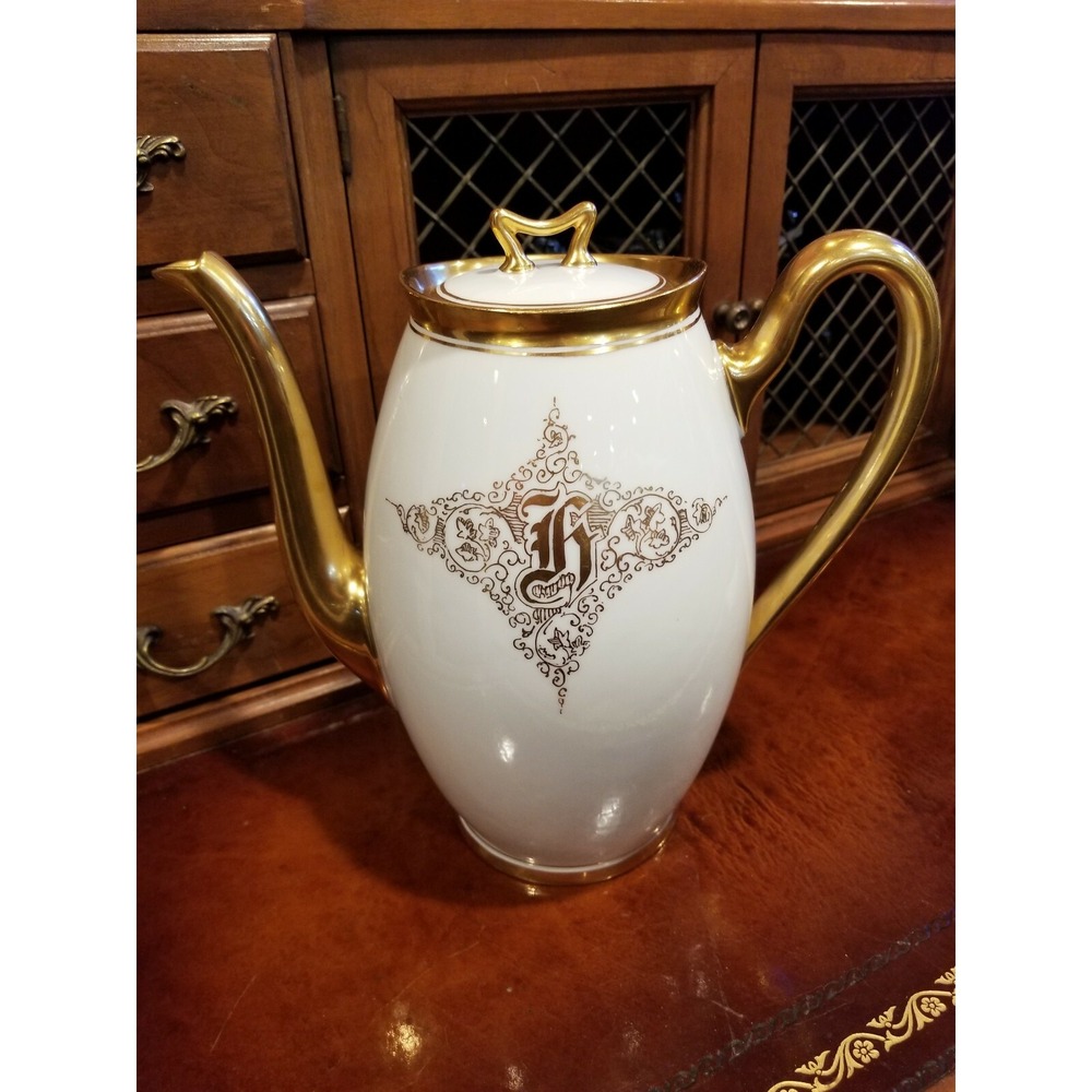 Antique Bavarian Porcelaine Coffe Pot Teapot Hand Painted Signed by Artist 8.5"